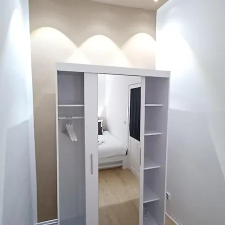 In Old Town, King Bed Apartament Wißmar